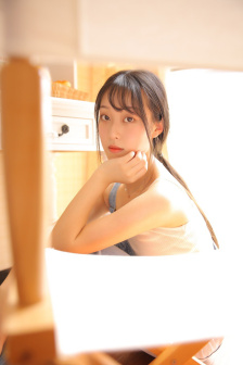 男生和爸爸开玩笑说女友比他大三岁